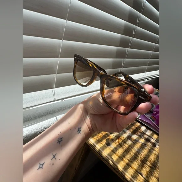 •Ray Ban Sunglasses•